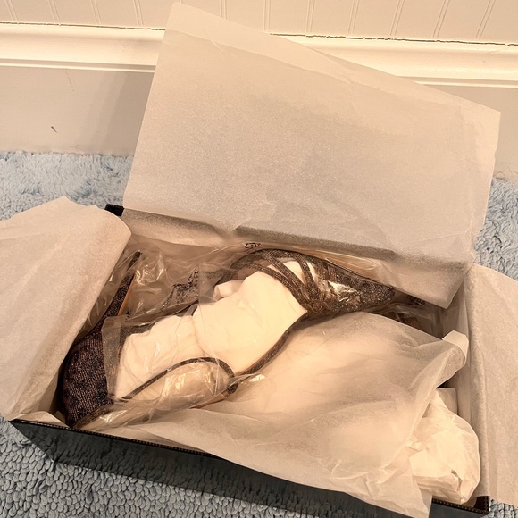 NWT SJP by Sarah Jessica Parker Carrie Heels in signature Animal Print Glitter - Picture 4 of 9